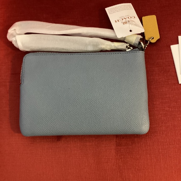 NWT Coach light blue and cornflower Wristlet - Picture 4 of 10